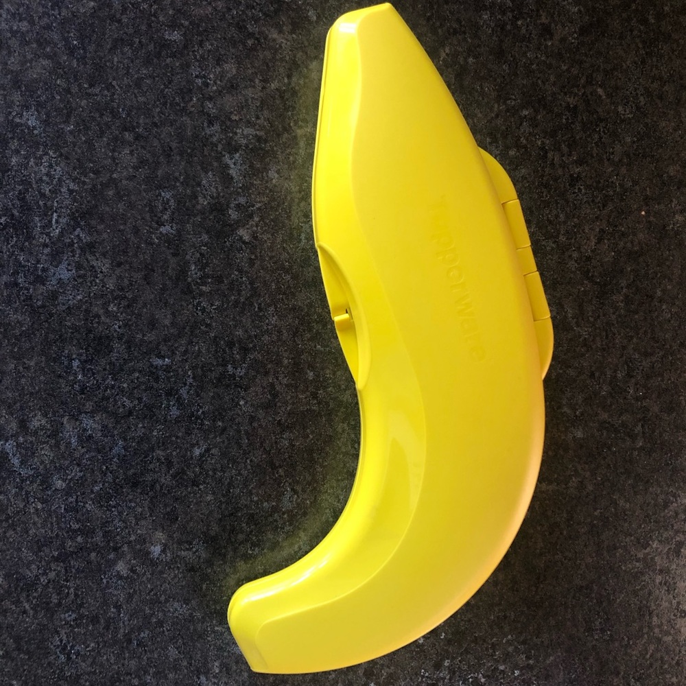 Tupperware banana carrier for lunch pail